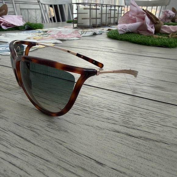 Tom Ford TF0770 “Tammy” Women's Sunglasses - Picture 2 of 4